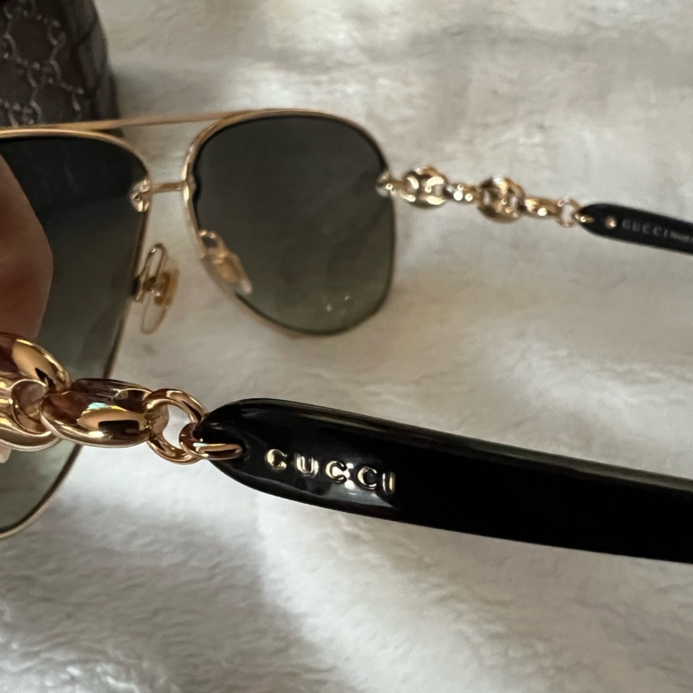Gucci Black and Gold Marina Chain Aviator Sunglasses⌠Authentic ! - Picture 8 of 16